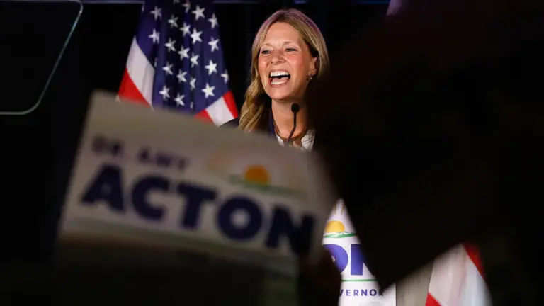 Dem handlers lash out when cameraman confronts their boss about debate: ‘No pictures’