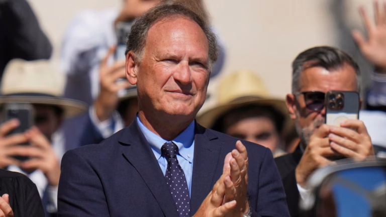 Alito steps aside in a major climate case after scrutiny over oil stock holdings