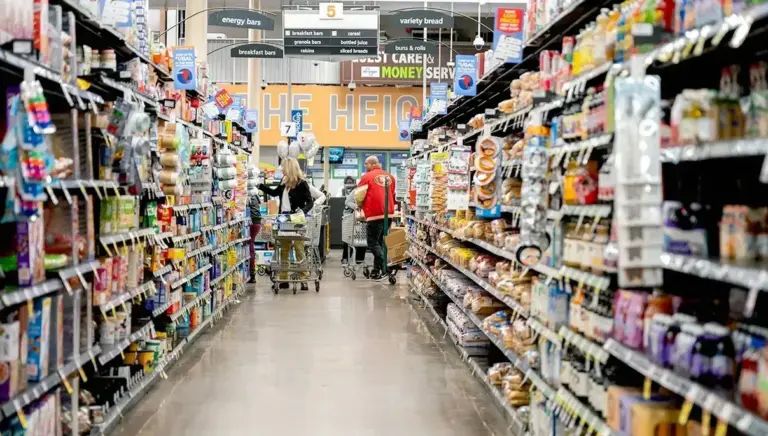Stubborn Inflation Meets Surging Growth as US Economy Defies Expectations